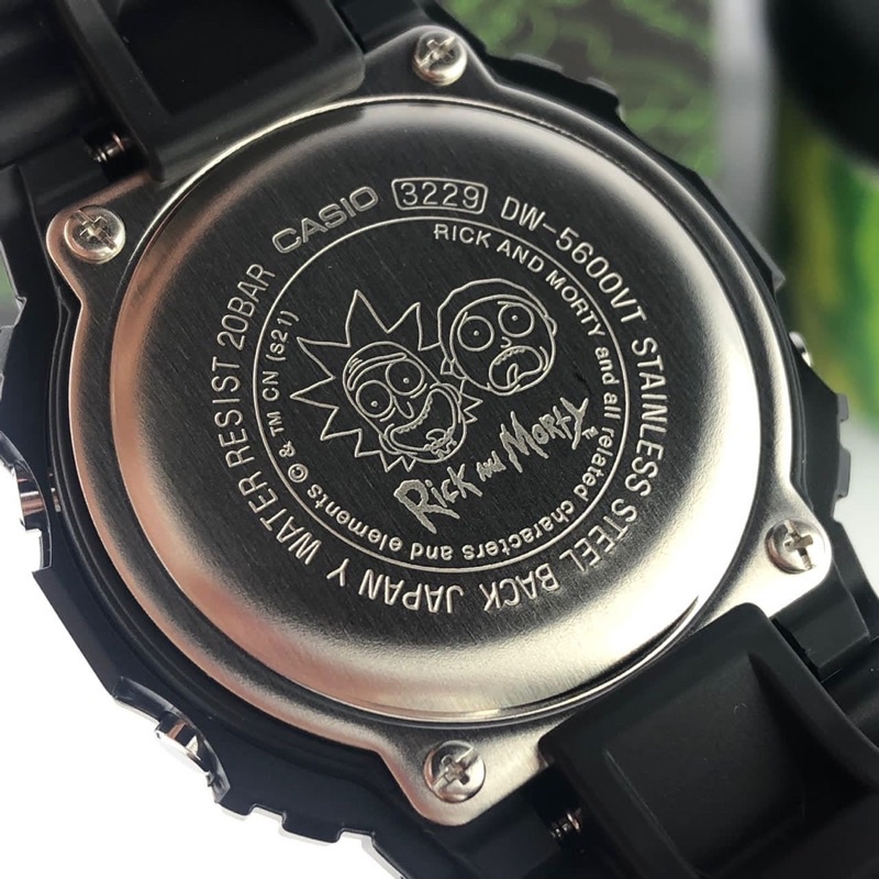 Logo de la série Rick et Morty sur la montre G Shock